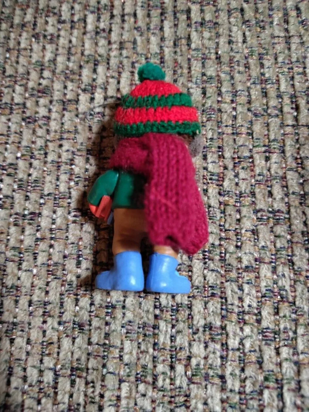 Hallmark 1997 Christmas Kids Figurine Knit Hat & Scarf 3D Effect